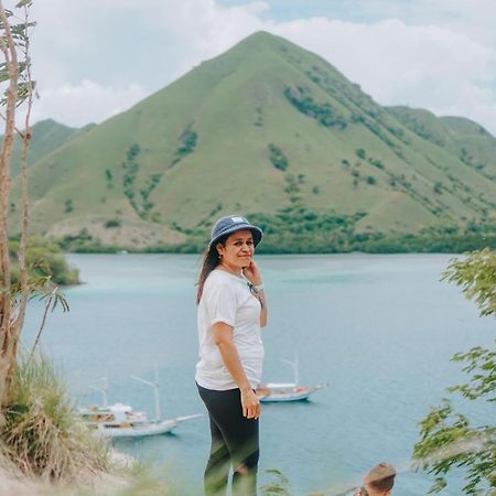 Komodoku One Love Homestay And Tour Labuan Bajo Exterior photo
