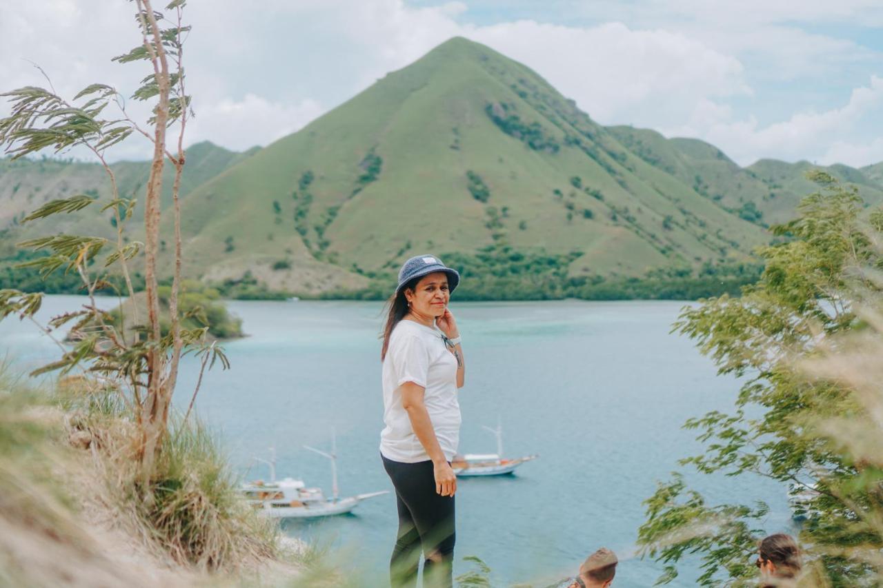 Komodoku One Love Homestay And Tour Labuan Bajo Exterior photo