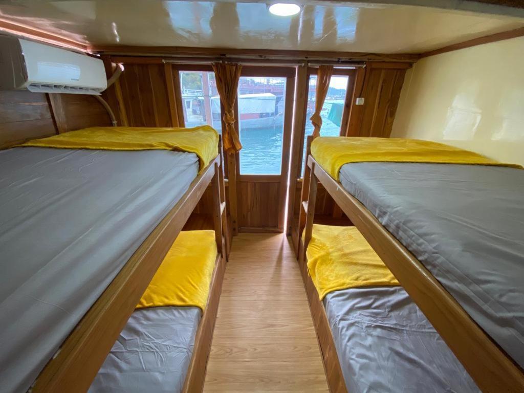 Komodoku One Love Homestay And Tour Labuan Bajo Exterior photo