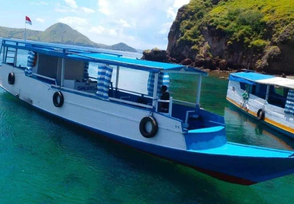 Komodoku One Love Homestay And Tour Labuan Bajo Exterior photo