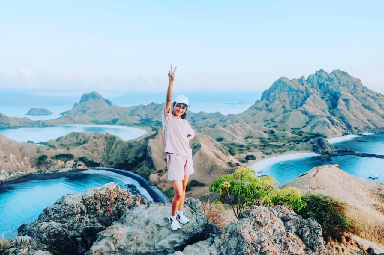 Komodoku One Love Homestay And Tour Labuan Bajo Exterior photo