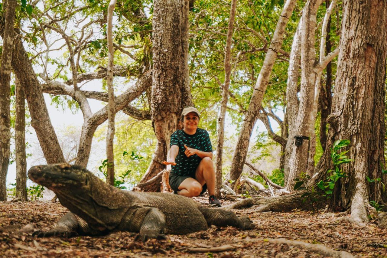 Komodoku One Love Homestay And Tour Labuan Bajo Exterior photo