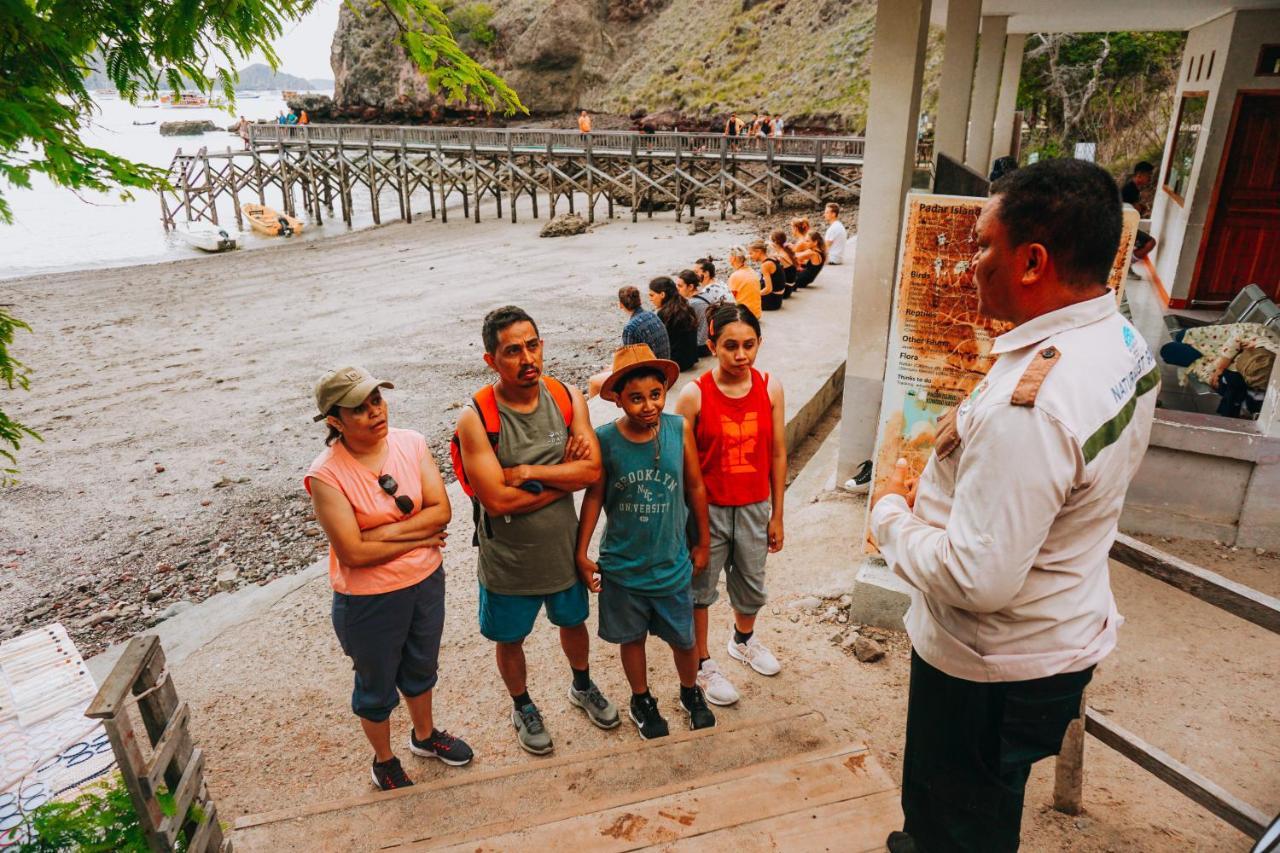 Komodoku One Love Homestay And Tour Labuan Bajo Exterior photo