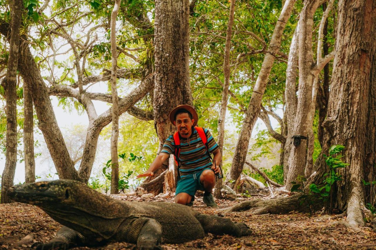 Komodoku One Love Homestay And Tour Labuan Bajo Exterior photo