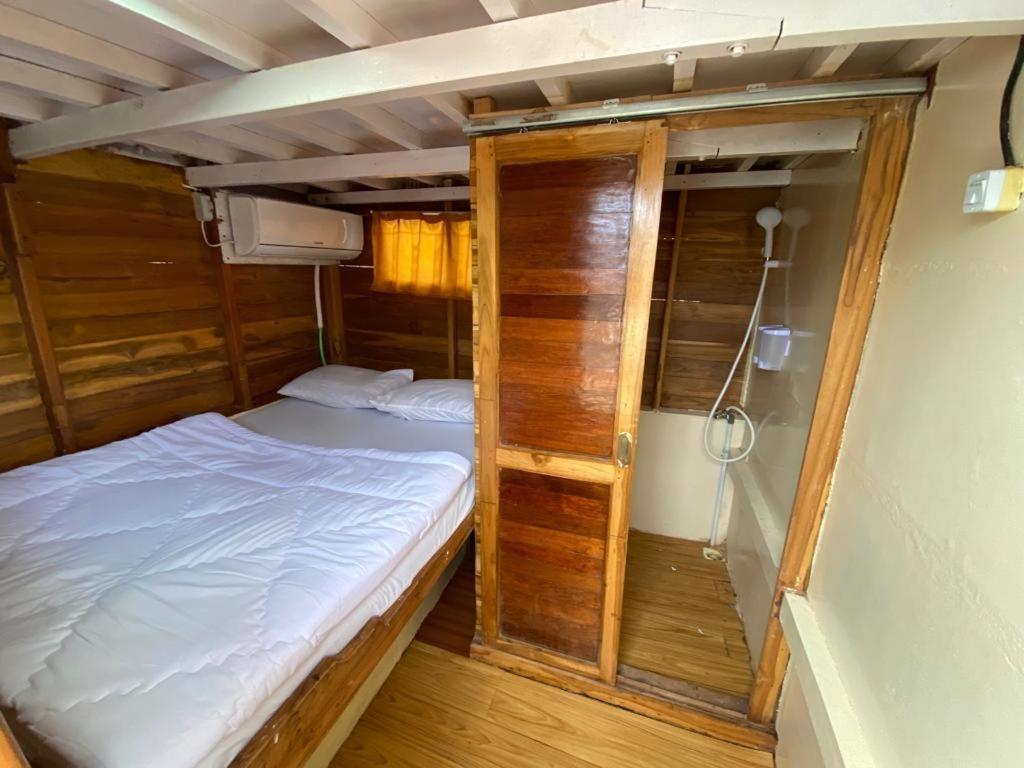 Komodoku One Love Homestay And Tour Labuan Bajo Exterior photo