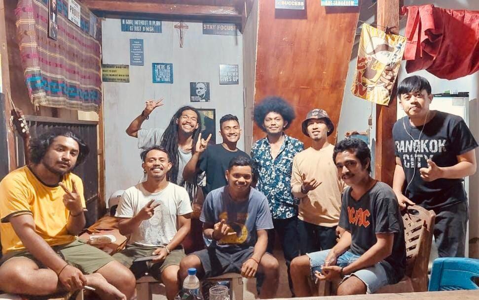 Komodoku One Love Homestay And Tour Labuan Bajo Exterior photo