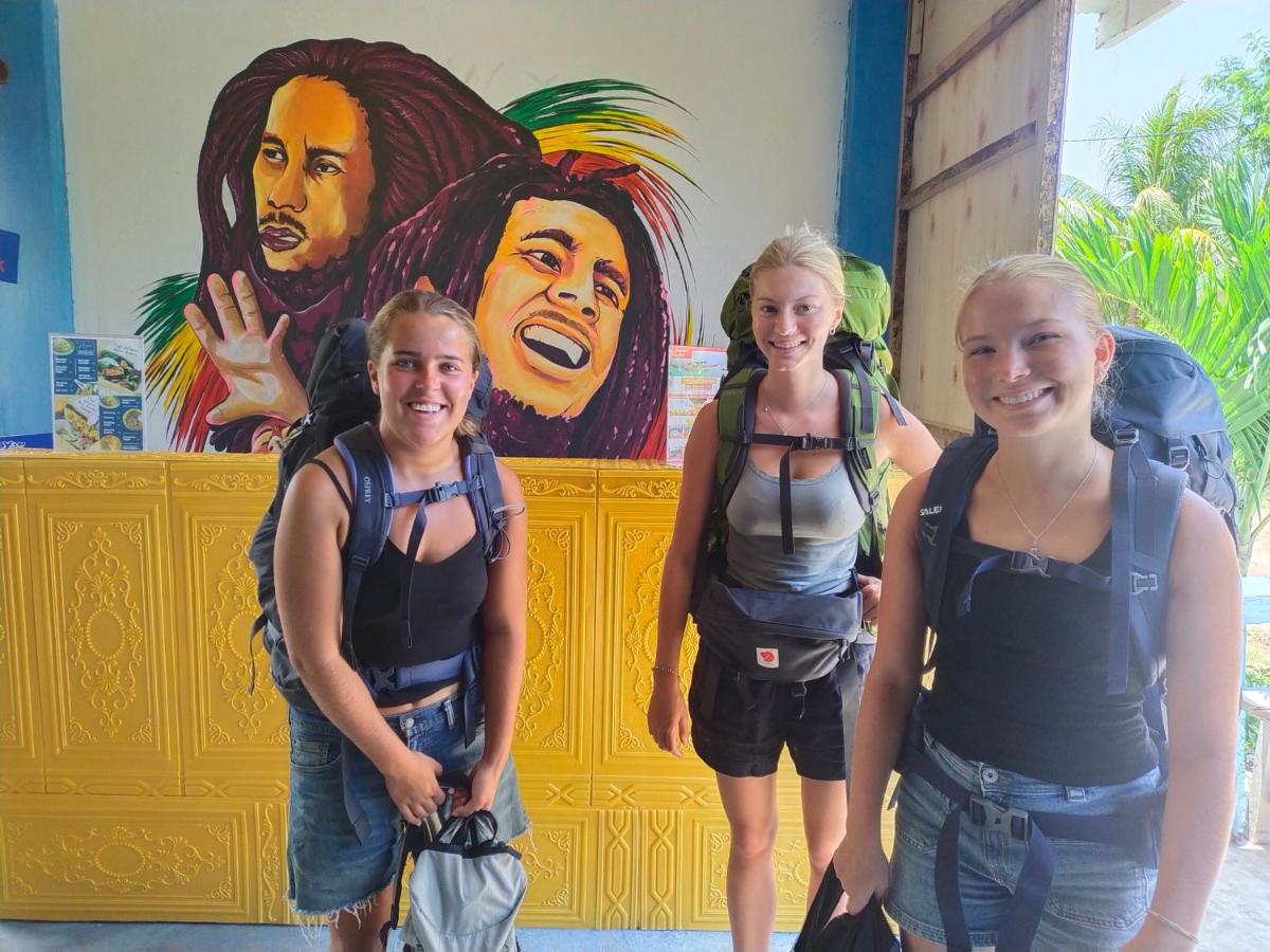 Komodoku One Love Homestay And Tour Labuan Bajo Exterior photo