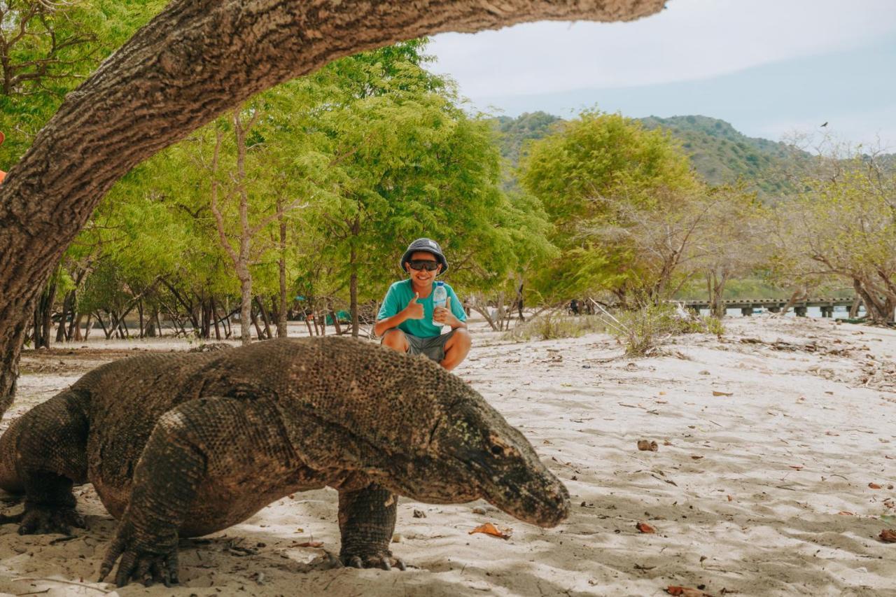 Komodoku One Love Homestay And Tour Labuan Bajo Exterior photo
