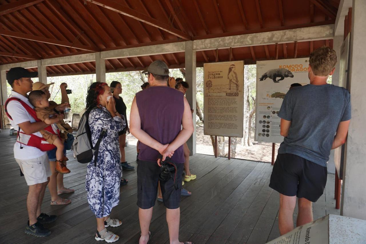 Komodoku One Love Homestay And Tour Labuan Bajo Exterior photo