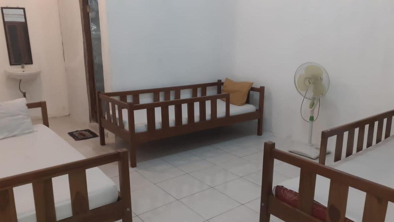 Komodoku One Love Homestay And Tour Labuan Bajo Exterior photo