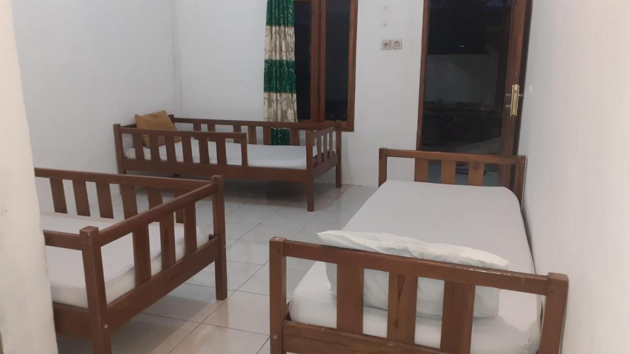 Komodoku One Love Homestay And Tour Labuan Bajo Exterior photo