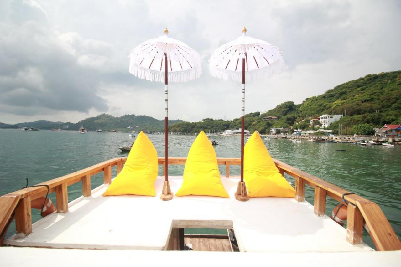 Komodoku One Love Homestay And Tour Labuan Bajo Exterior photo