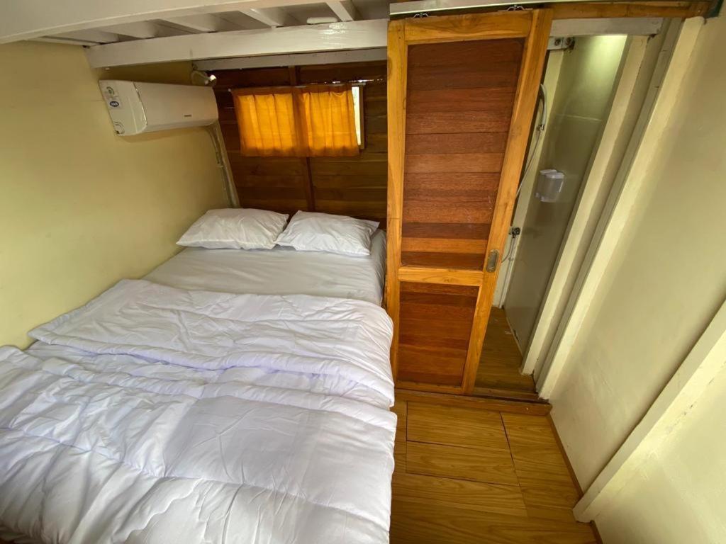 Komodoku One Love Homestay And Tour Labuan Bajo Exterior photo